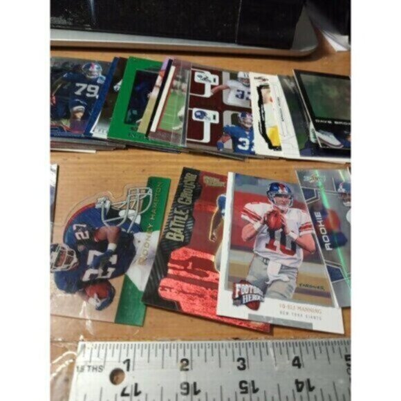 New York Giants 100 Football Card Lot Assorted Years - Picture 5 of 8